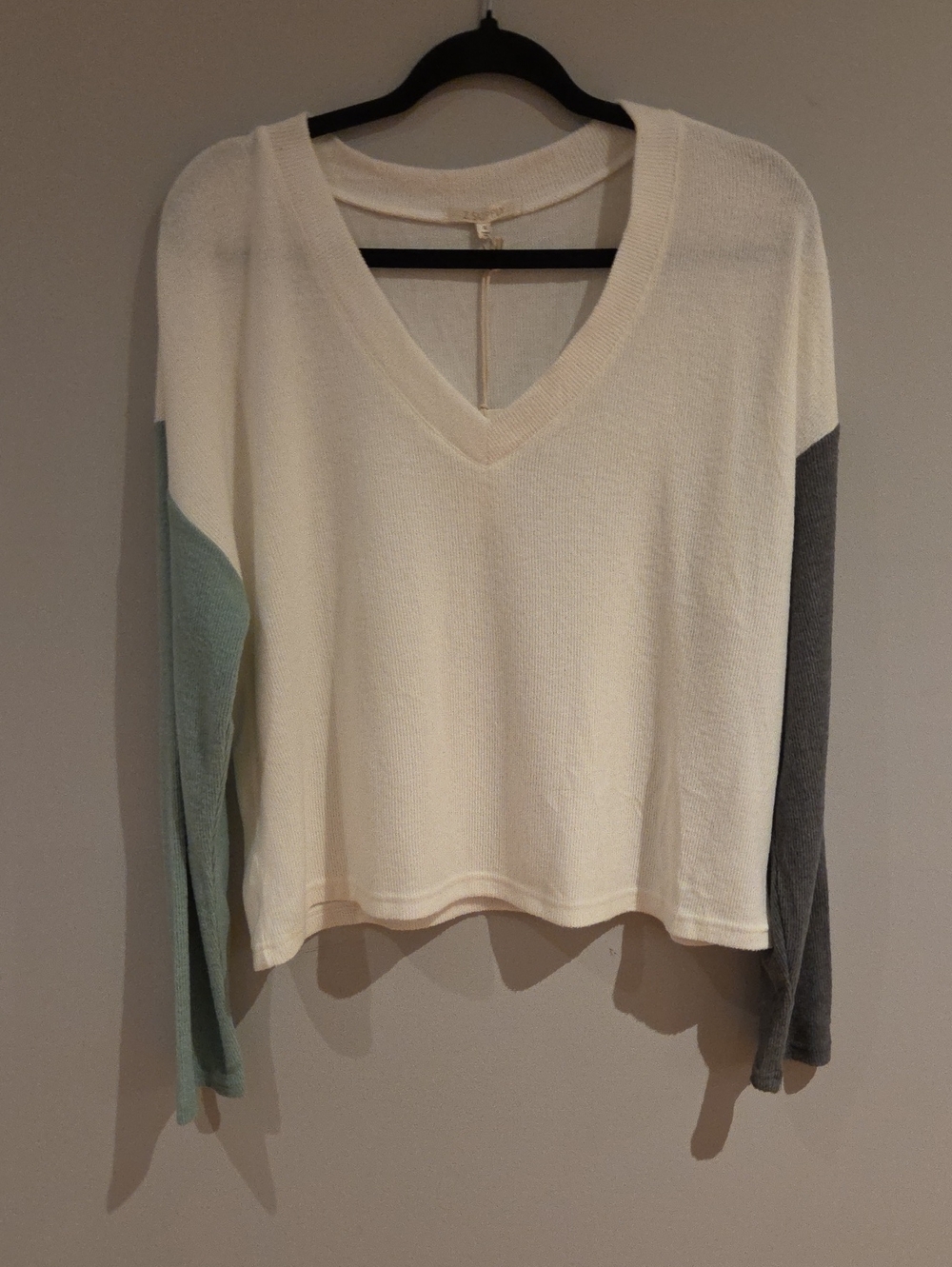 Z Supply Cream V-Neck Colorblock Sweater with Sage and Charcoal Sleeves Size XL
